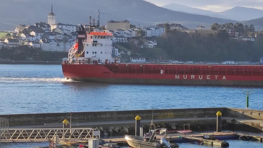 Nuevo varamiento en la ría del Eo: un mercante cargado de madera que se dirigía al puerto de Ribadeo