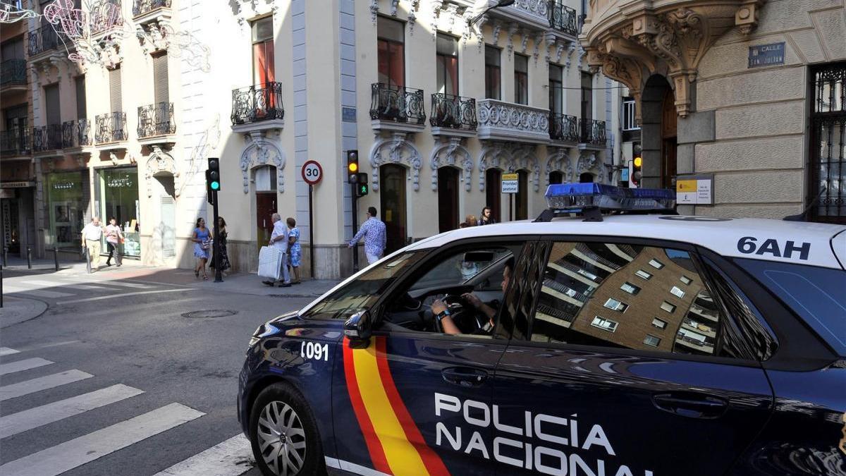 Coronavirus en Córdoba: la Policía Nacional detiene a un hombre que intentó pegar a unos agentes