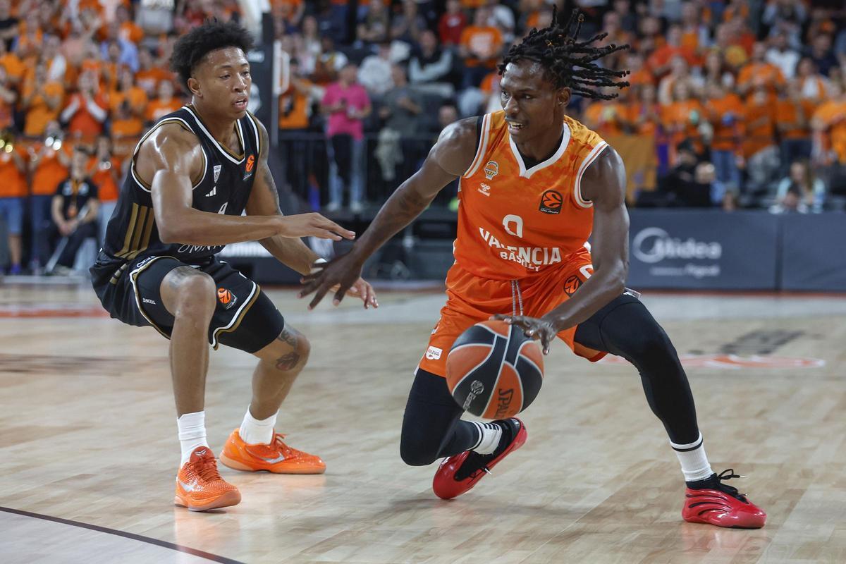 Brancou Badio, en el partido contra el Dubai Basketball el pasado jueves en el Roig Arena.