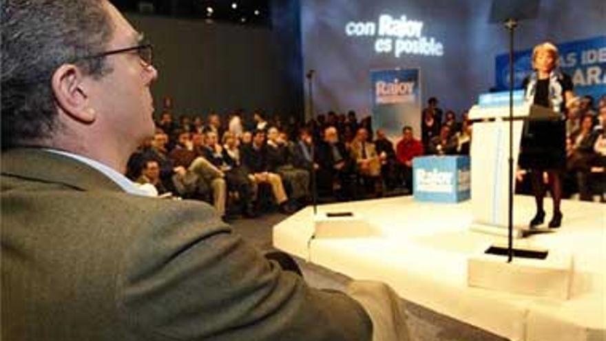 La ovación a Gallardón eclipsa el mitin de Rajoy sobre educación