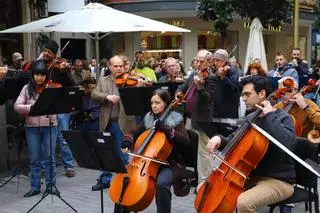 Ambiente en Córdoba: El espíritu navideño se apodera de la ciudad