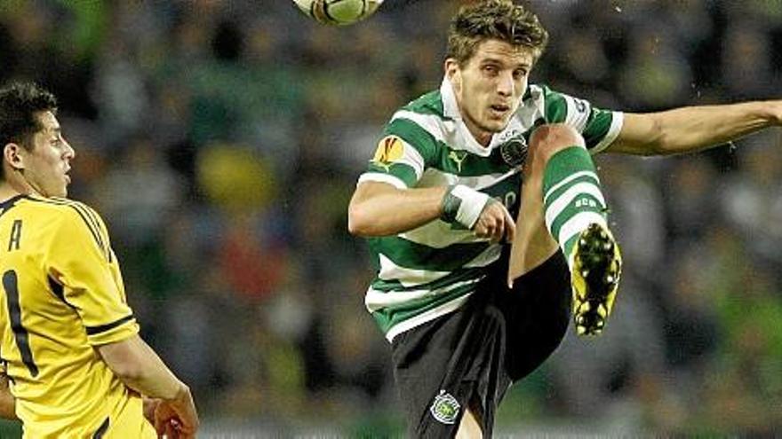 Daniel Carriço, durante un encuentro con el Sporting