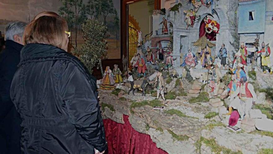 La concejal de Cultura y el teniente de alcalde visitan el nacimiento del Centro Cultural Soledad González.