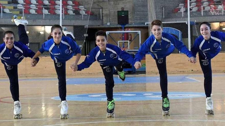 Nadia Iglesias, Manuela Vila, Unai Cereijo, Lucas Yáñez y Lucía Fernández, del Maxia, ayer en el Palacio de los Deportes de Riazor.