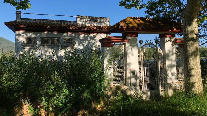 Imatge d&#039;arxiu de la pesquera Gimferrer de l&#039;Estany de Banyoles