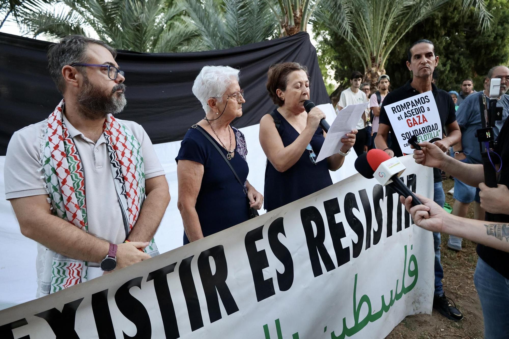 Así se vivió la concentración en apoyo a Palestina frente a la Delegación del Gobierno
