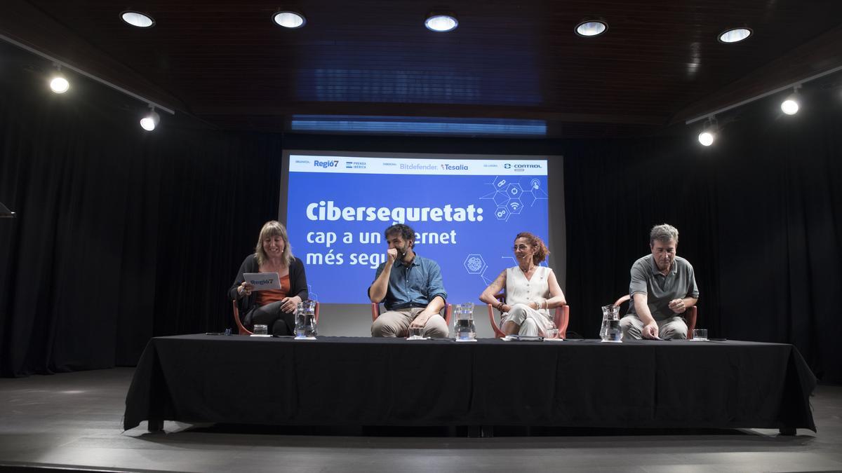 D&#039;esquerra a dreta, Queralt Casals, Santi Romeu, Rosa Relats i Andreu Bru, durant la jornada