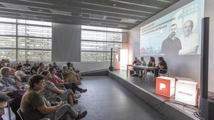 Encuentro con los lectores en el Espai Cultural Font de la Mina (Sant Adrià de Besòs).