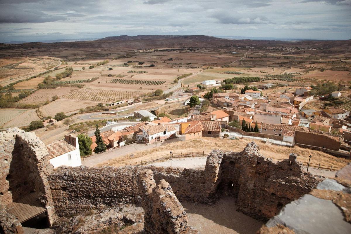 Panorámica de Trasmoz, con la Parroquia de Nuestra Señora de la Huerta a la izquierda.