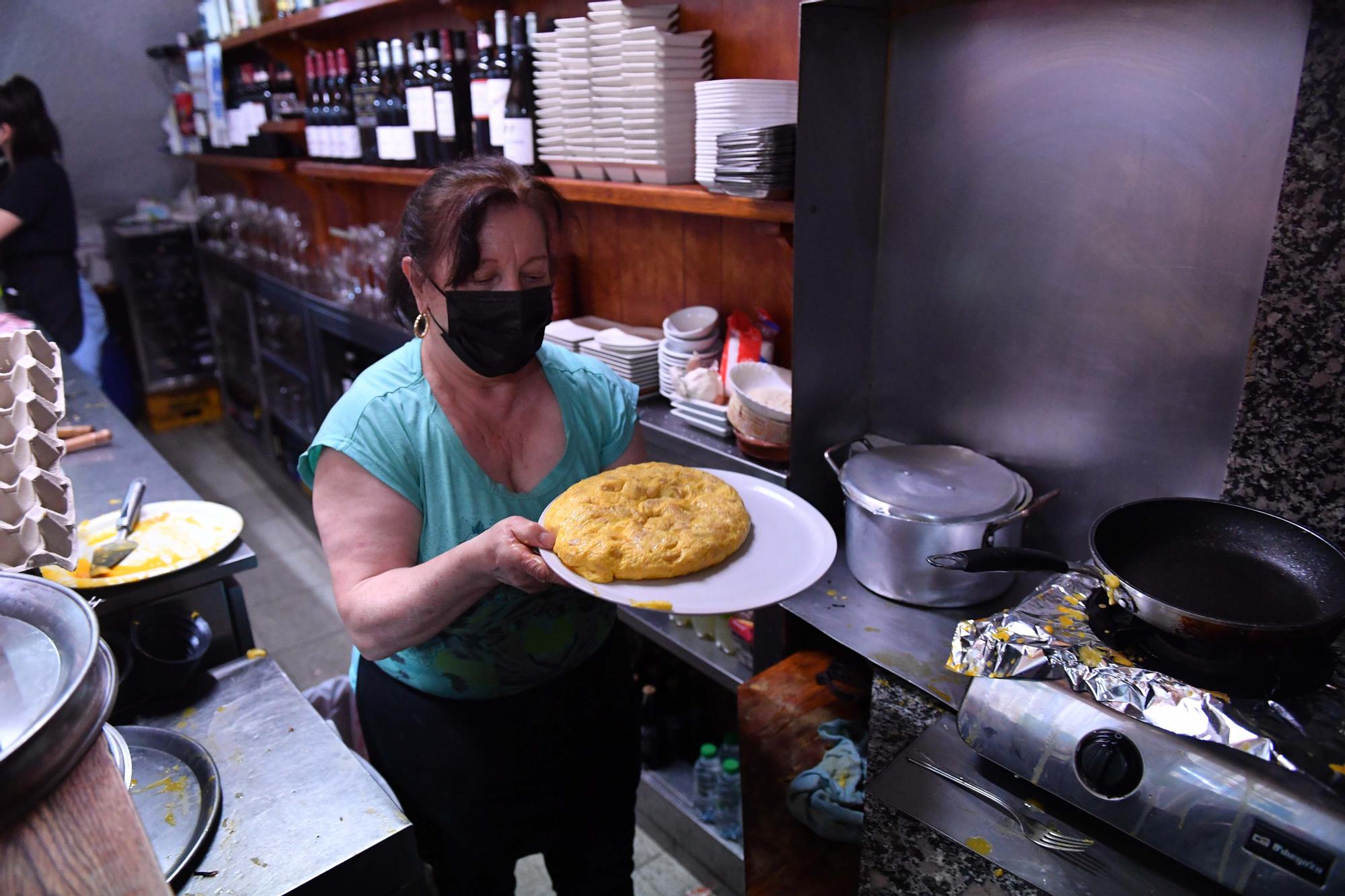 El Bar Galicia logra por primera vez el premio a la mejor tortilla de Betanzos