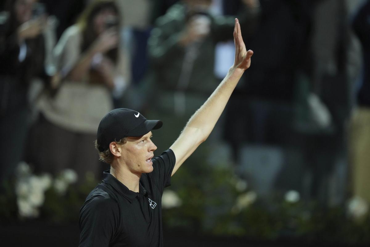 Jannik Sinner celebra tras ganar a Tommy Paul