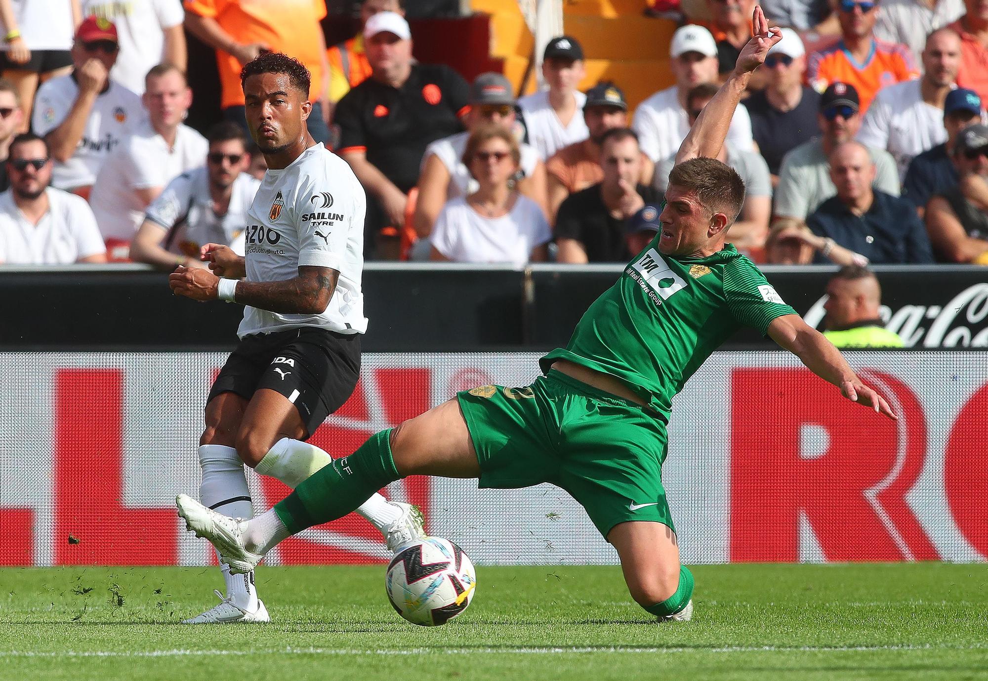 El empate entre el Valencia CF y el Elche en Mestalla, foto a foto