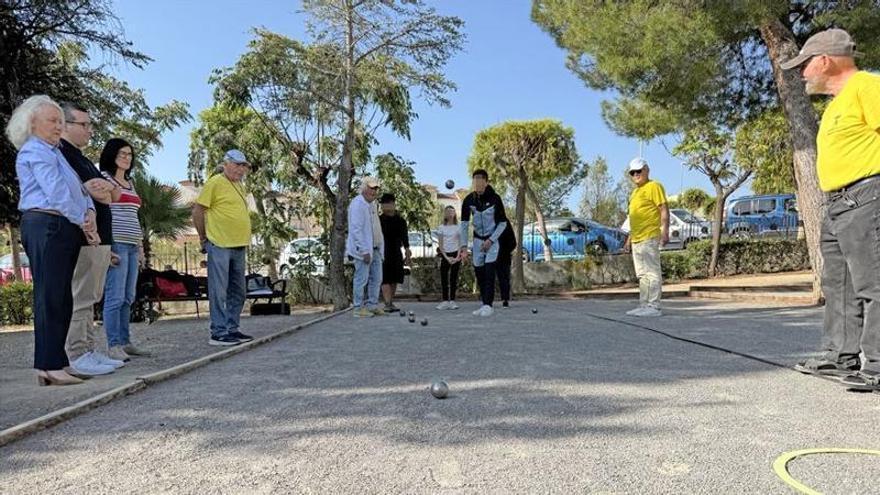 La “Petanca Intergeneracional” une a Jóvenes y Mayores