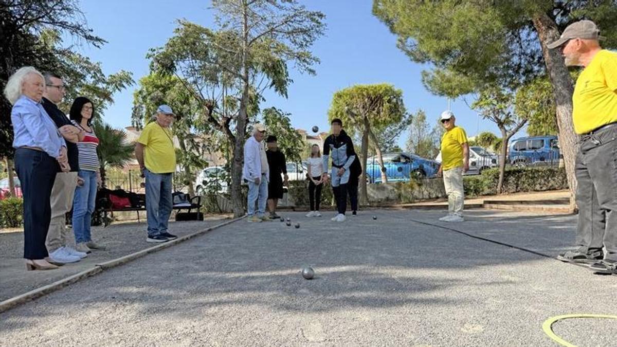 La “Petanca Intergeneracional” une a Jóvenes y Mayores