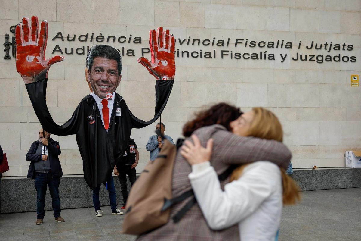 Escena a las puertas de la Ciudad de la Justicia.