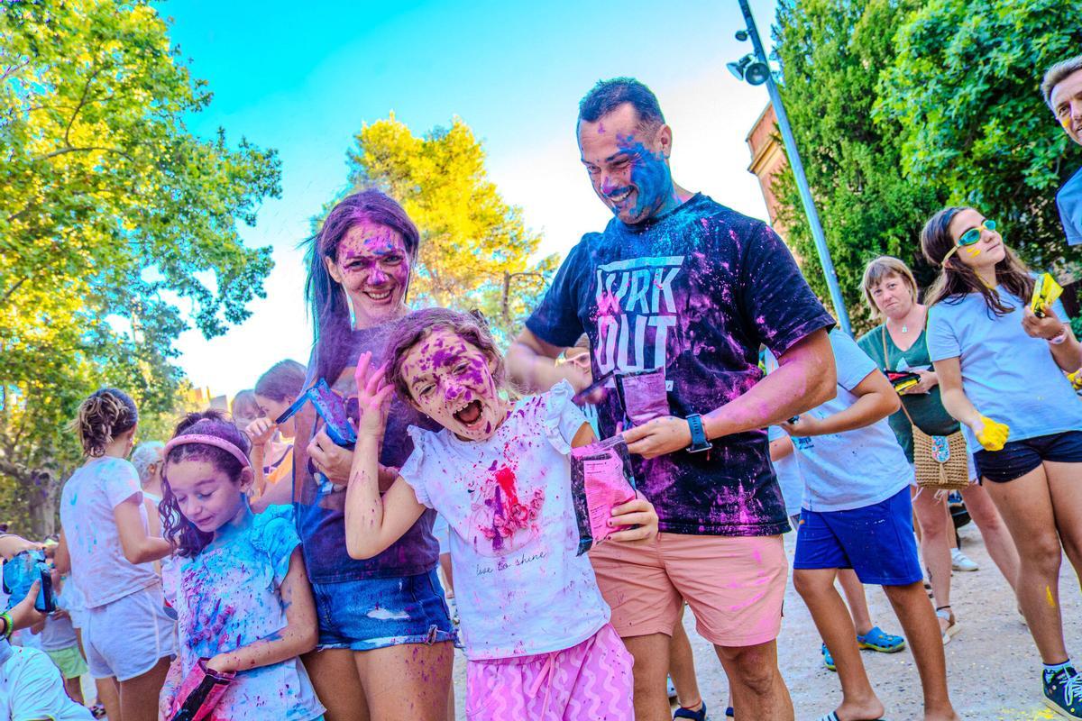 La festa Holi omple de colors els Jardins del Casino de Manresa La festa Holi omple de colors els Jardins del Casino de Manresa