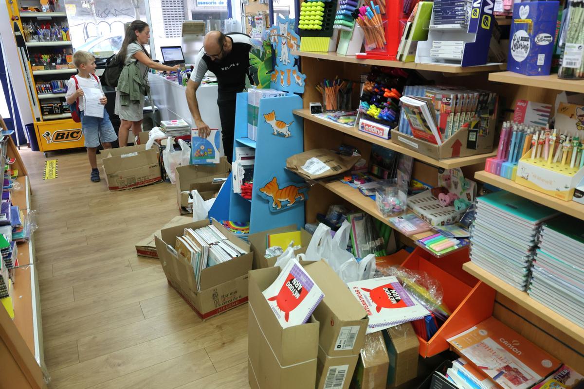 VIGO. LIBROS DE TEXTO EN LA LIBRERÍA SACAPUNTAS POR EL INICIO DEL CURSO ESCOLAR