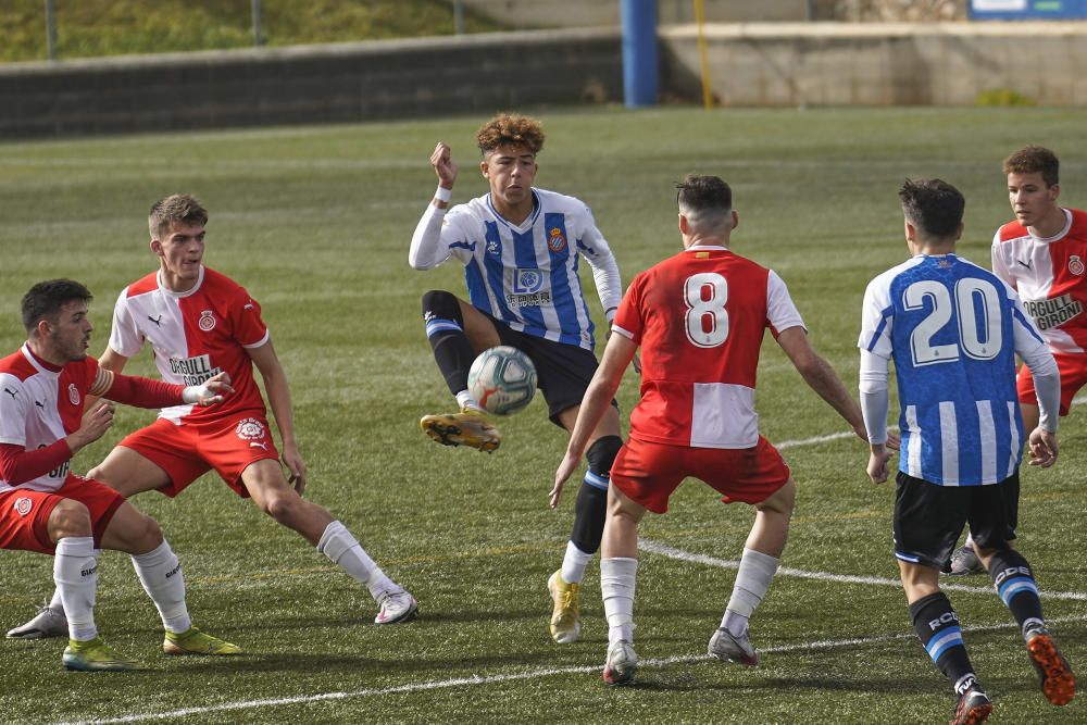 El Girona juvenil tomba el líder invicte Espanyol.