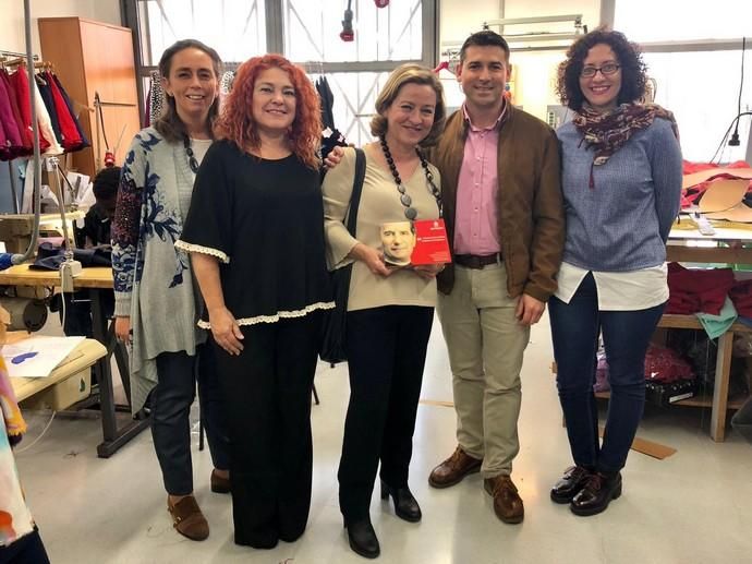 Ana Oramas visita las 3.000 viviendas de Sevilla