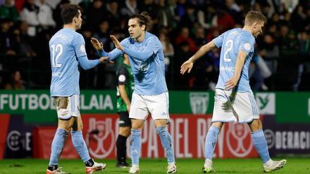 Los jugadores del Celta celebran un gol