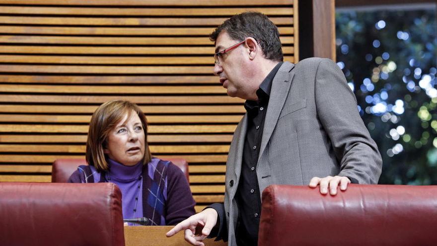 Marga Sanz y Enric Morera, en las Corts en una imagen de archivo.