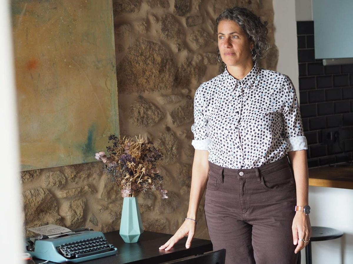 La autora peruana Katya Adaui en la Residencia Literaria 1863, en A Coruña.