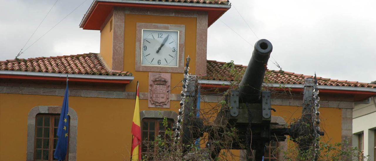 Edificio del Ayuntamiento de Parres.