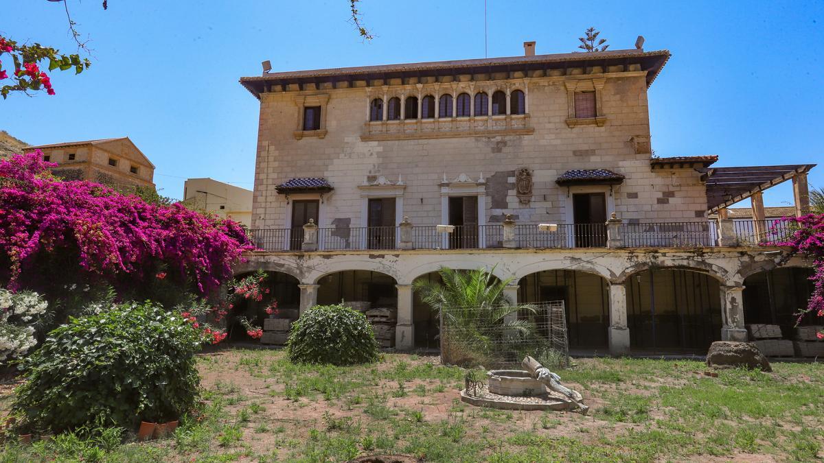 Palacio de Rubalcava, que presenta un estado de abandono y deterioro