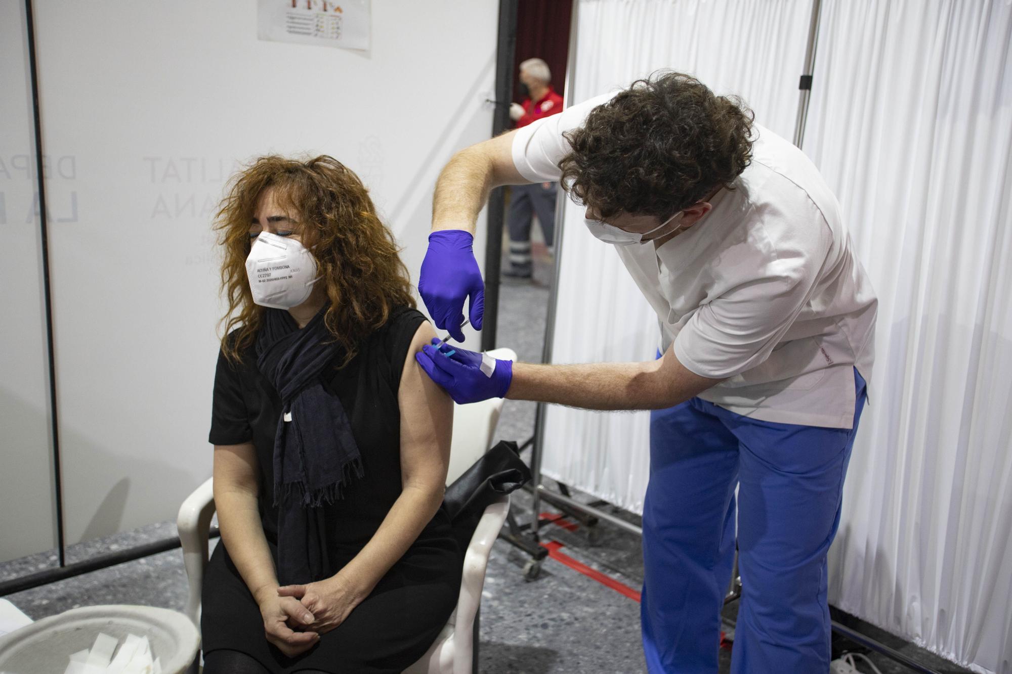 Retoman la vacunación de profesores en la Comunitat Valenciana