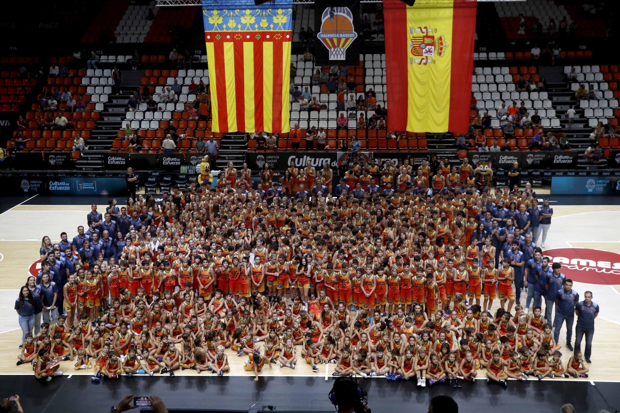 Presentación del Valencia Basket en La Fonteta