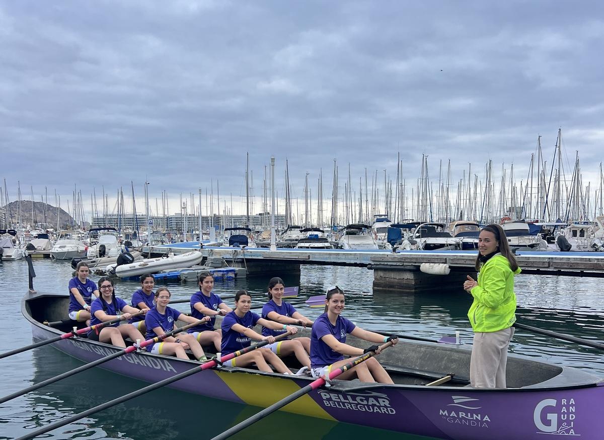 Las cadetes del Rem Grau de Gandia, justo antes de tomar la salida