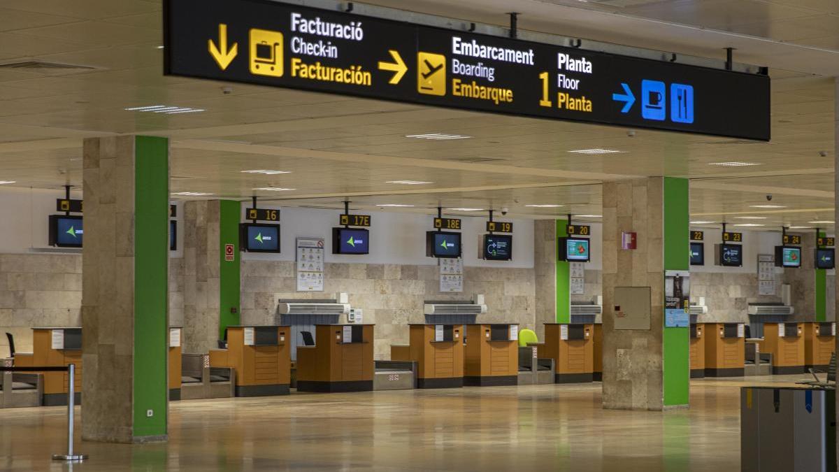 L&#039;aeroport de Girona, ben buit a causa de la crisi del coronavirus