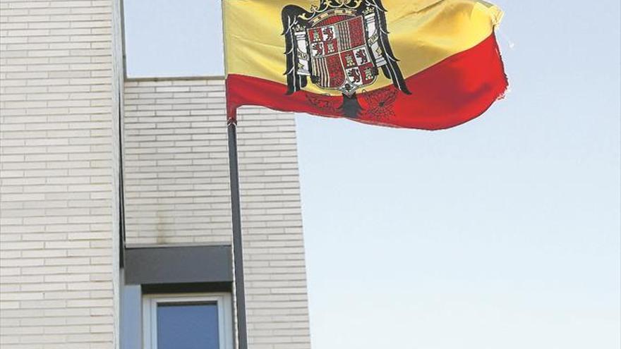 Una bandera franquista en un inmueble