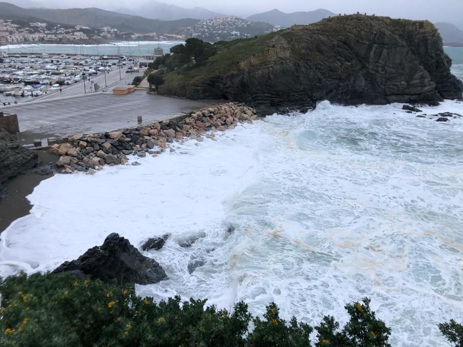 Temporal de llevant a la costa de l''Alt Empordà