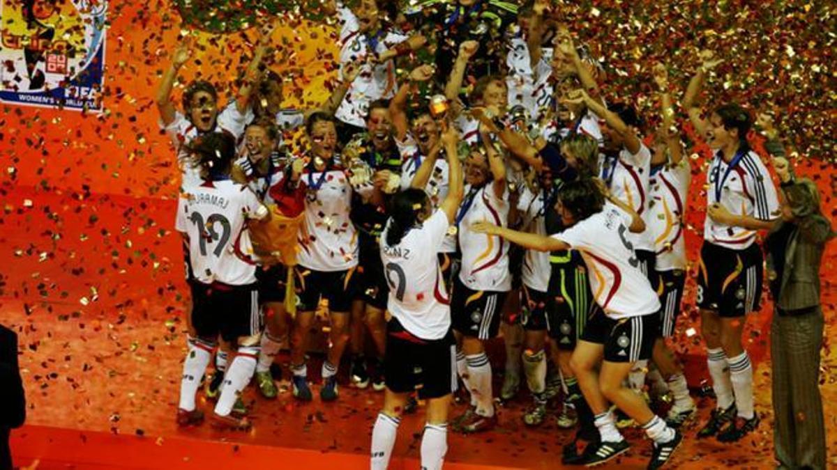 La selección de Alemania celebra su segundo título mundial conquistado en China 2007.