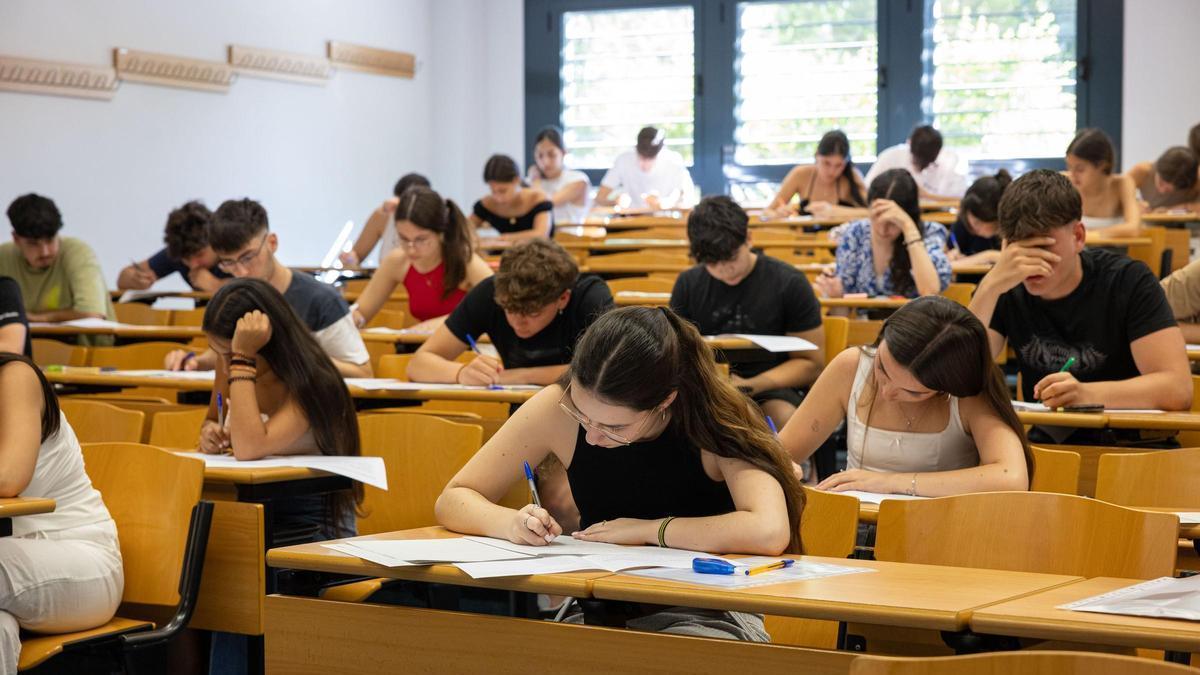 La UJI prepara ya sus aulas para la celebración, la próxima semana, de la Selectividad.