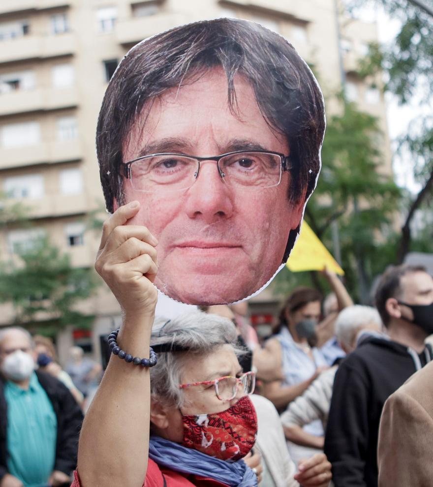 Manifestació a Barcelona en contra de la detenció de Carles Puigdemont a Itàlia