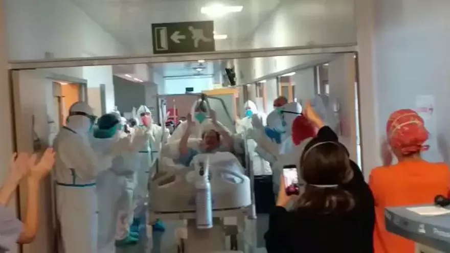 Alta entre aplausos en el Hospital de la Marina
