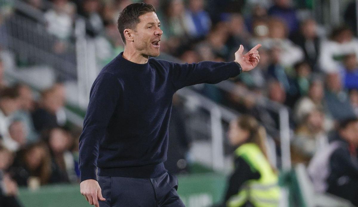 La crisi del Madrid: "A Xabi se li ha posat cara de Rafa Benítez"