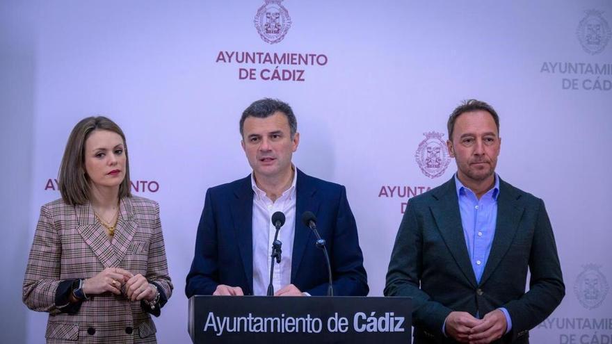 El alcalde de Cádiz retira los honores a Juan Carlos Aragón, solicita la retirada del nombre al colegio y pide explicaciones al equipo de ‘Kichi’