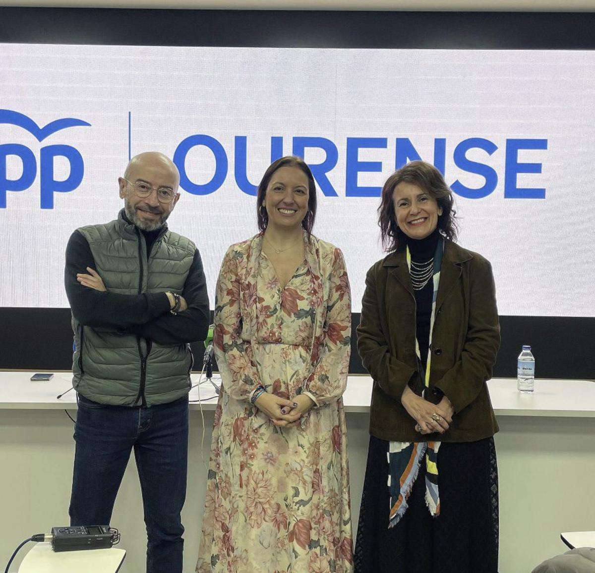 Los ediles populares Pepe Araújo, Ana Méndez e Inma Moreiras. | FDV