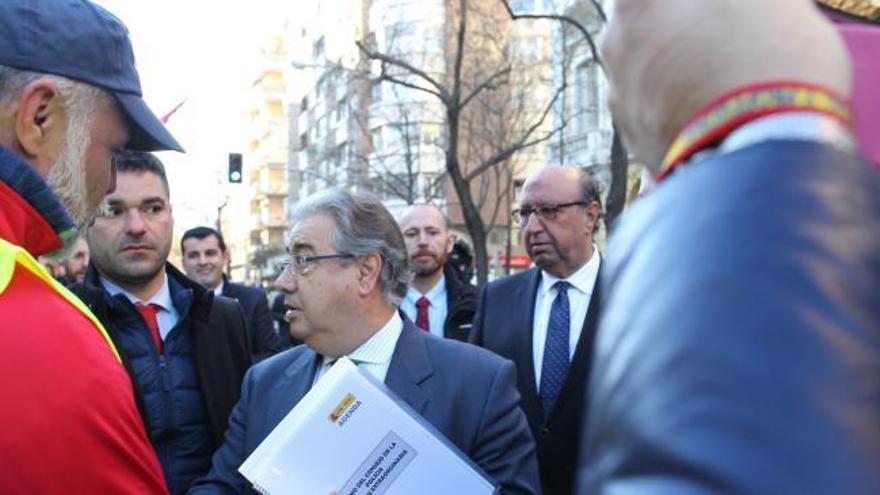 El Gobierno propone un acuerdo para la equiparación salarial de la policía y la Guardia Civil con los Mossos