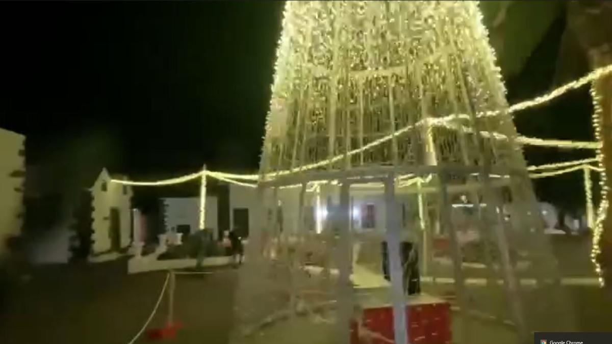 Luces navideñas en la Plaza de la Constitución de la Villa de Teguise