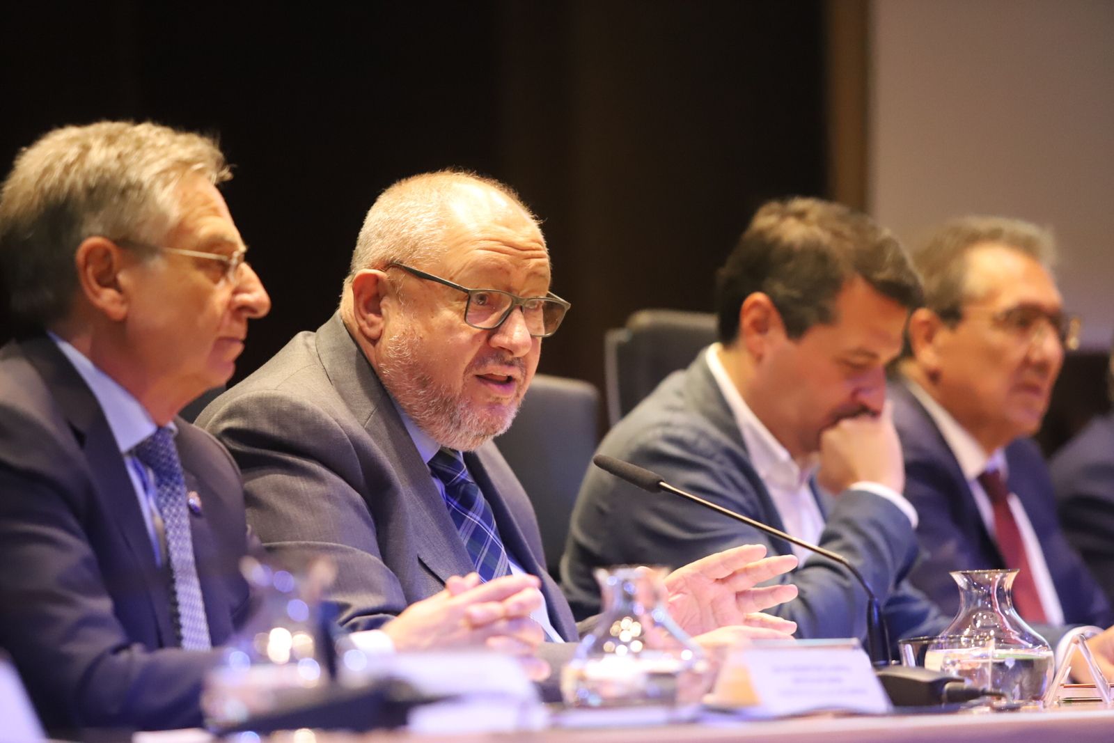 El presidente de la Audiencia presenta 'Los latidos del alma'