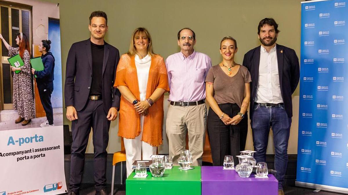 Felipe Campos, consejero delegado de Aigües de Barcelona; Gemma Badia, alcaldesa de Gavà; Jordi Giró, presidente de la CONFAVC; Gisela Navarro, segunda tenienta de alcalde de Acción Comunitaria y Políticas de Igualdad del Ayuntamiento de Viladecans; y Oriol Bossa, alcalde de Sant Feliu de Llobregat.