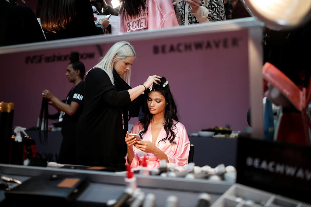 El backstage del desfile de Victoria''s Secret