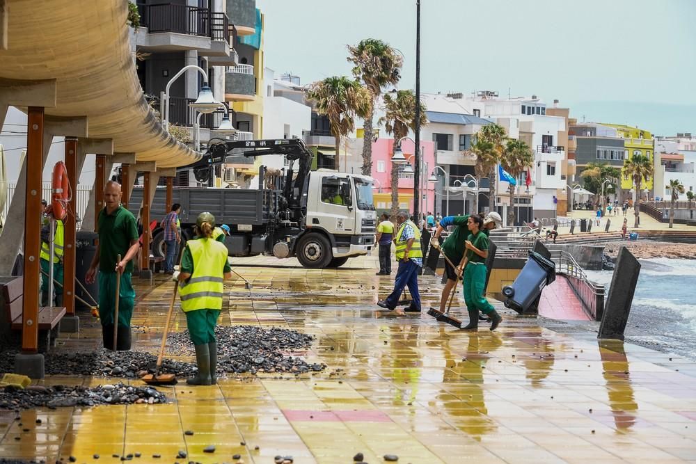 Los destrozos del oleaje en la avenida de Arinaga