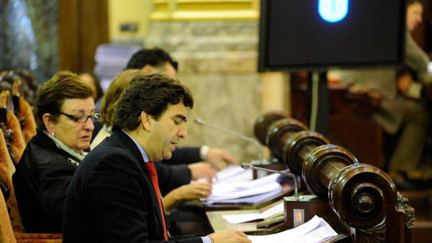 Martín Fernández Prado, en el pleno del lunes, en el que se aprobó en nuevo PGOM de A Coruña. / Carlos Pardellas