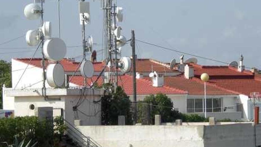 Imagen de una de las antenas instaladas en Rojales.