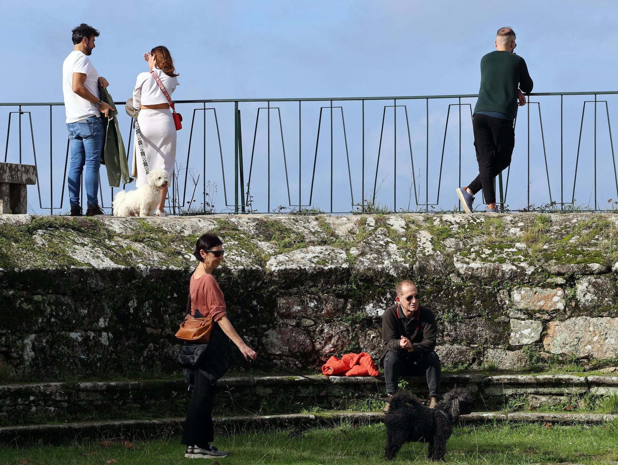 Los vigueses "hacen la fotosíntesis" antes de la llegada de la lluvia